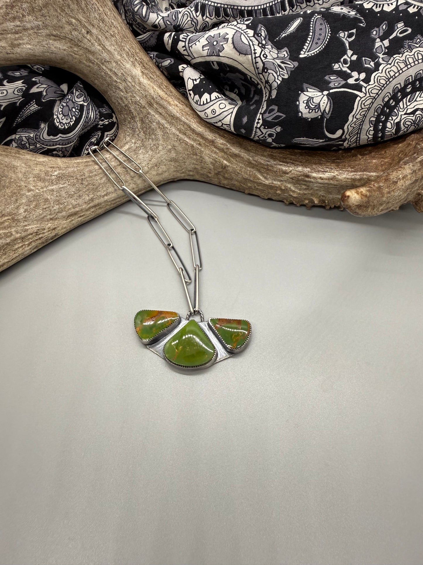 Manhattan Green 3 Stone Paperclip Necklace