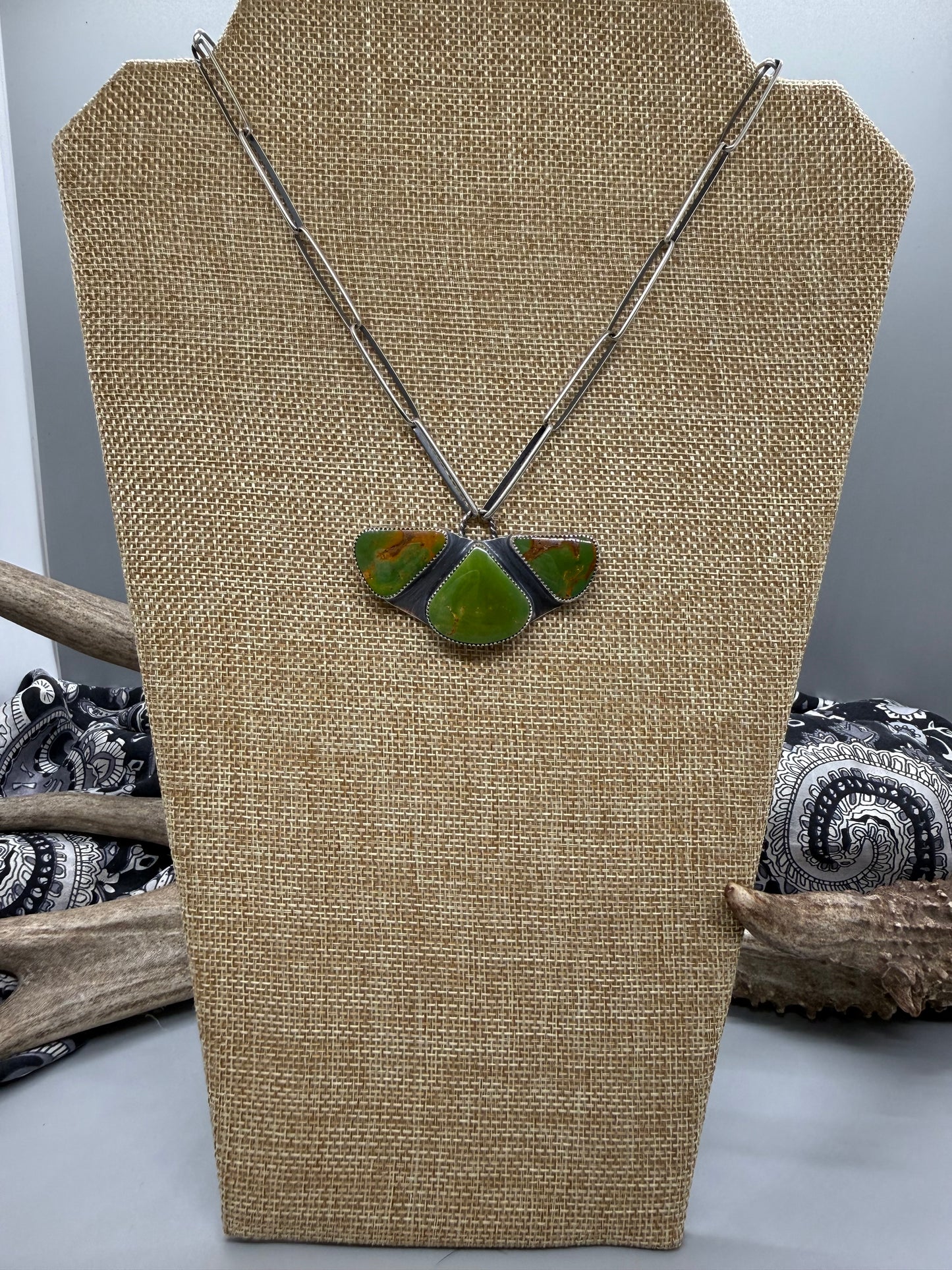 Manhattan Green 3 Stone Paperclip Necklace