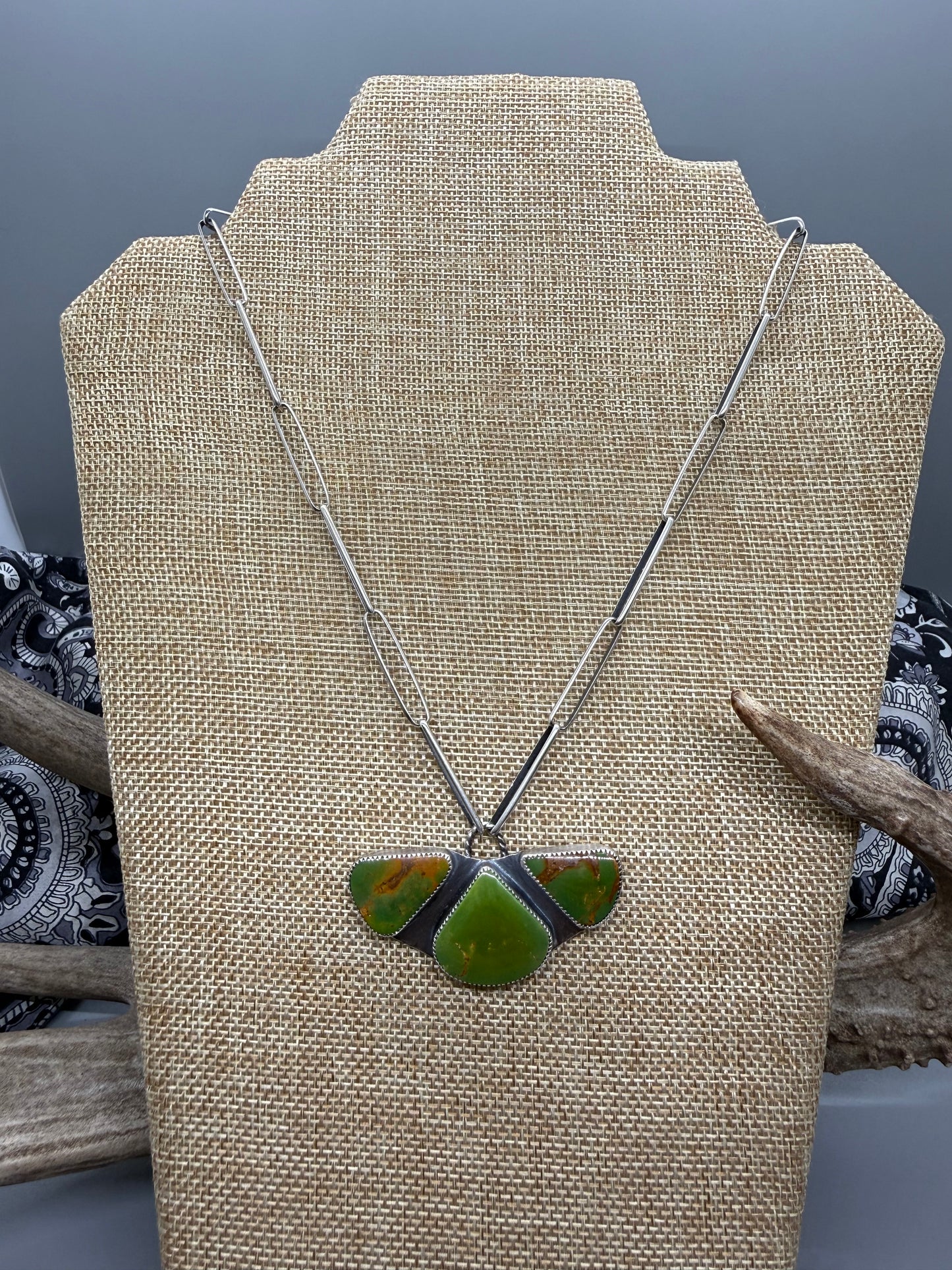 Manhattan Green 3 Stone Paperclip Necklace