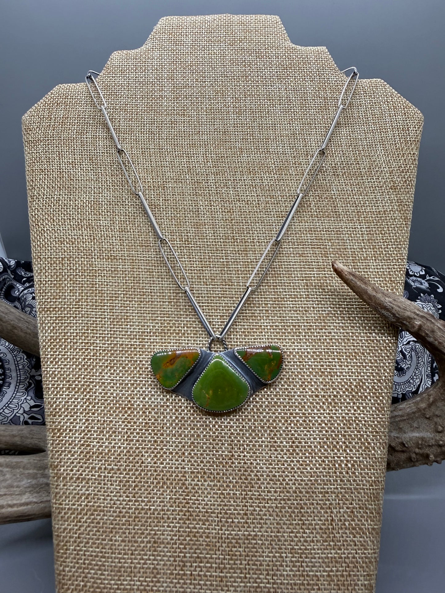 Manhattan Green 3 Stone Paperclip Necklace