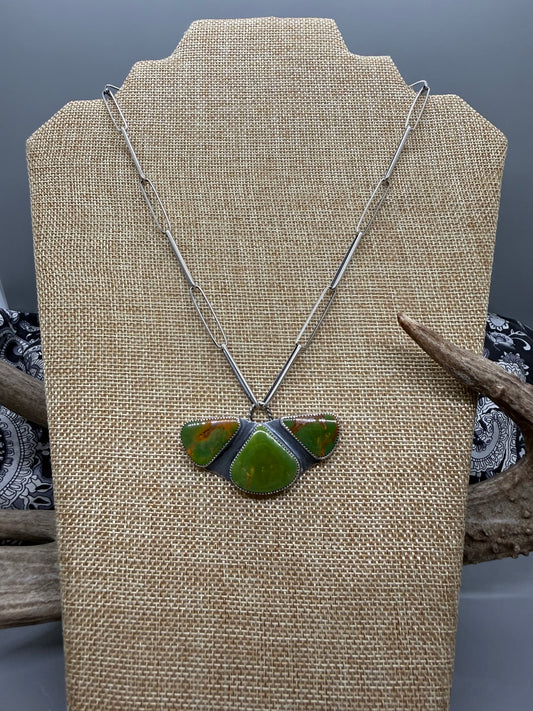 Manhattan Green 3 Stone Paperclip Necklace