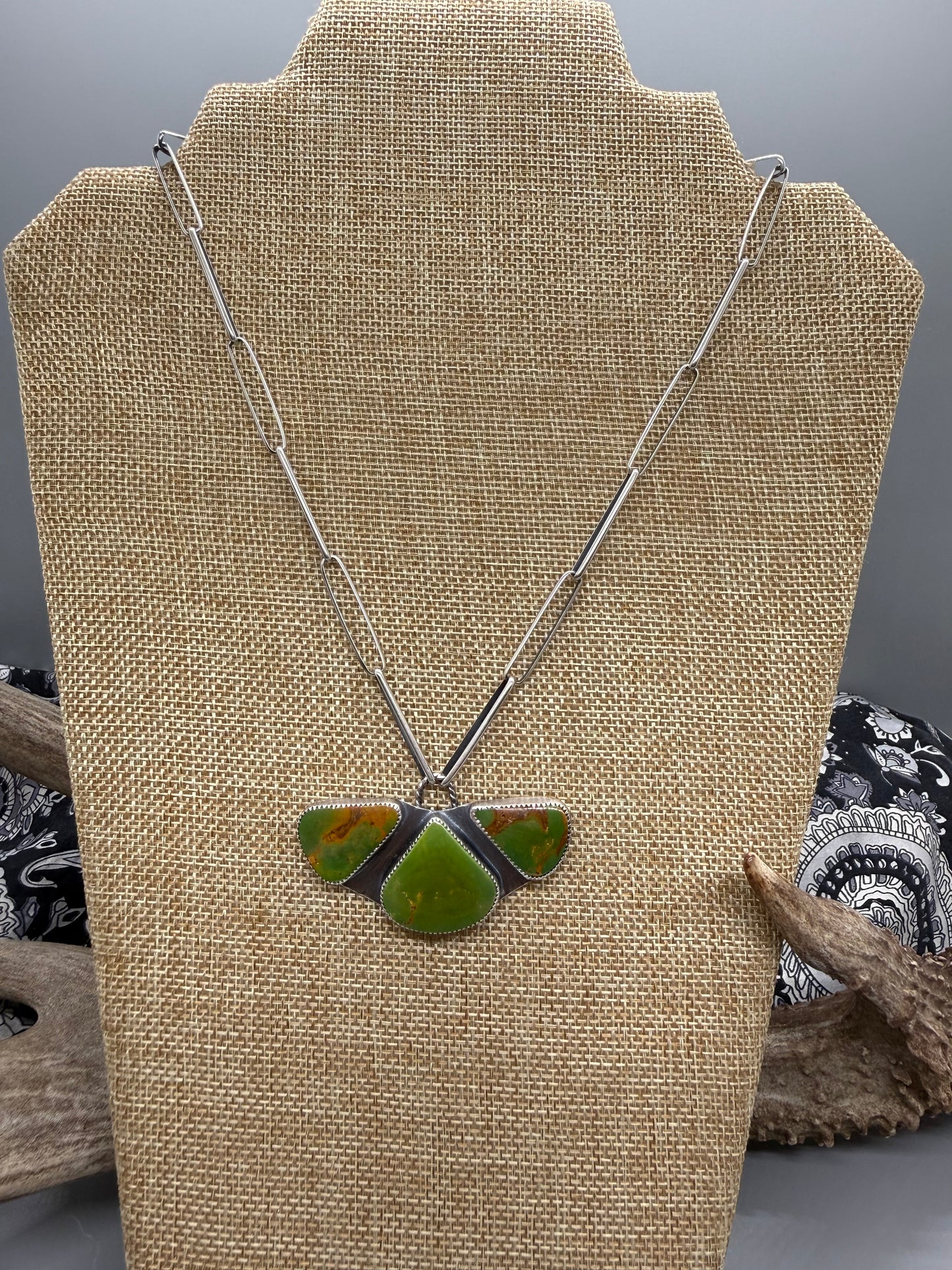 Manhattan Green 3 Stone Paperclip Necklace