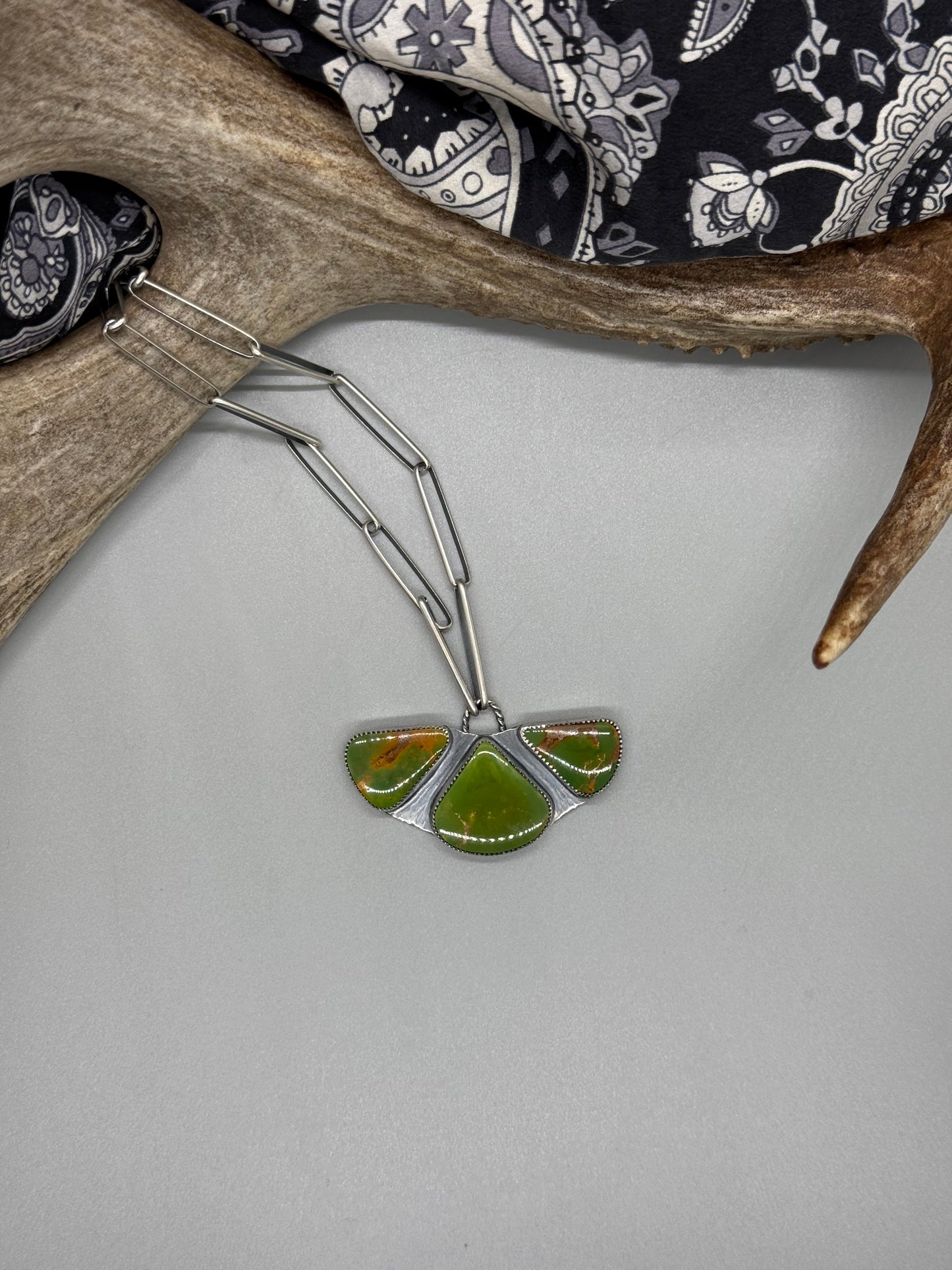 Manhattan Green 3 Stone Paperclip Necklace